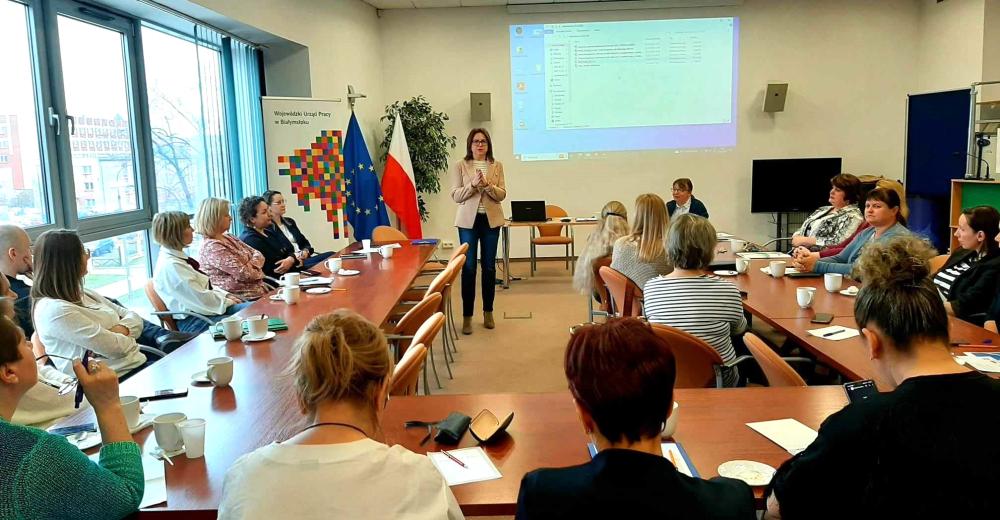 Zdjęcie galerii artykułu: Seminarium - Poradnictwo zawodowe dla osób młodych - 22.03.2024b - Seminarium - Poradnictwo zawodowe dla osób młodych - 22.03.2024b